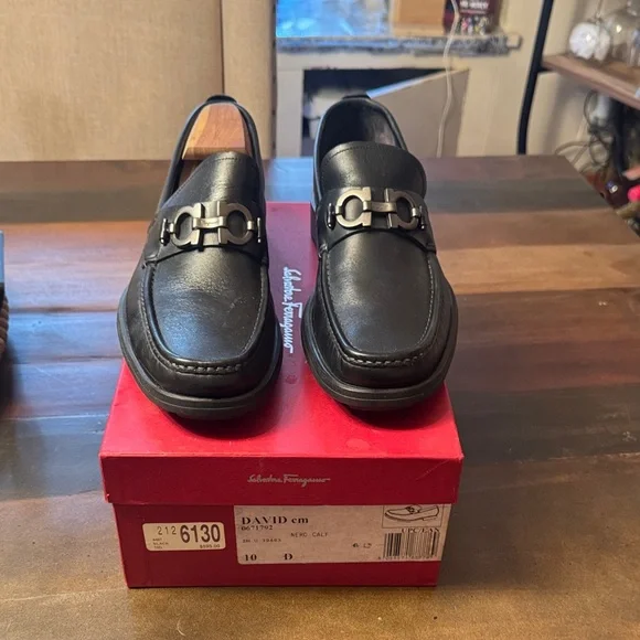 Salvatore Ferragamo | Shoes | Salvatore Ferragamo Black  display picture 3